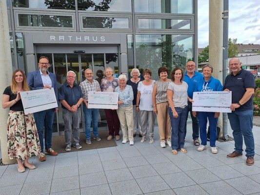 Spendenübergabe aus Gewinn vom Burgerbattle